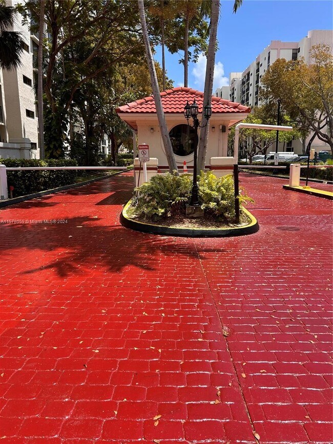 Foto del edificio - 17011 N Bay Rd