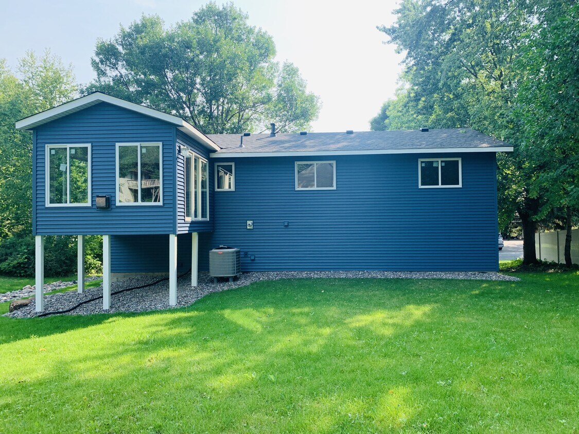 Foto principal - 7575 Lanewood Ln N