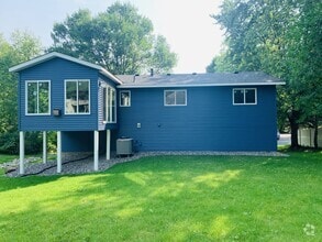 Building Photo - 7575 Lanewood Ln N