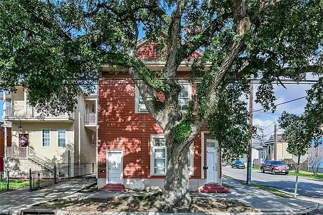 Front Exterior - 3101 Banks St