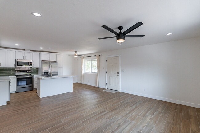 Building Photo - 8460 E Roosevelt St