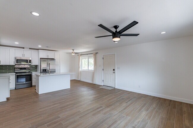 Foto del edificio - 8460 E Roosevelt St