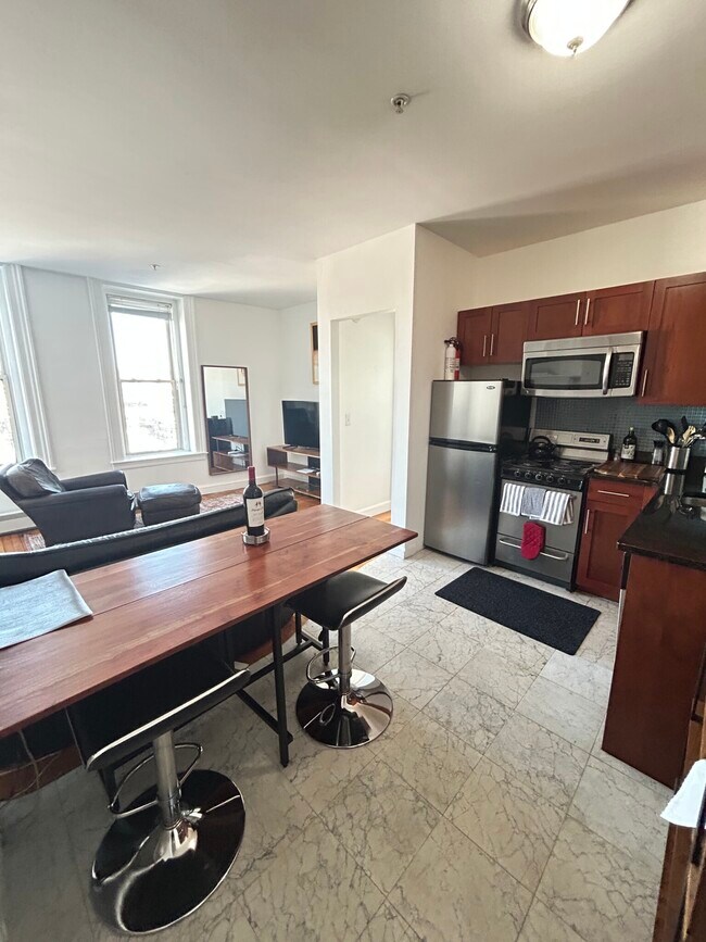 Building Photo - 483 Beacon St