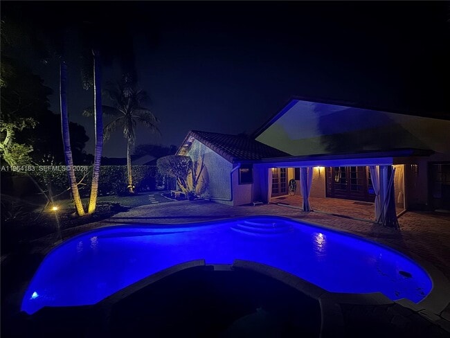 Building Photo - 3160 Peachtree Cir