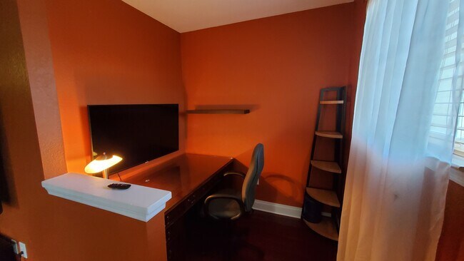 Office Space - 10106 Courtney Palms Blvd