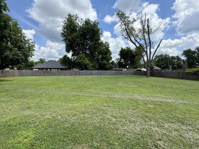 Building Photo - 204 Mahan Dr