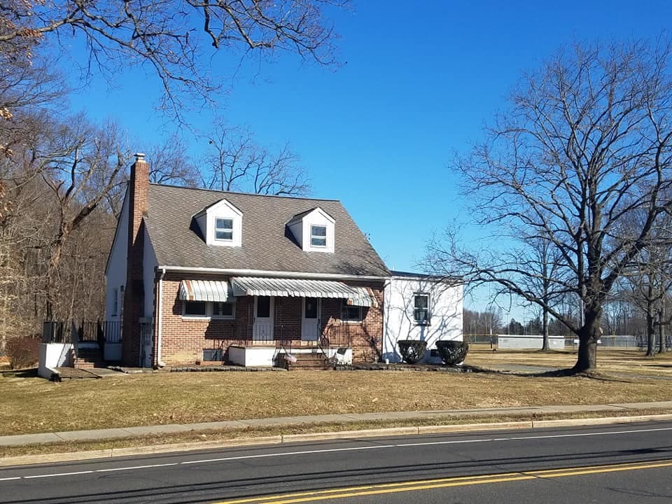 front - 246 Eggert Crossing Rd