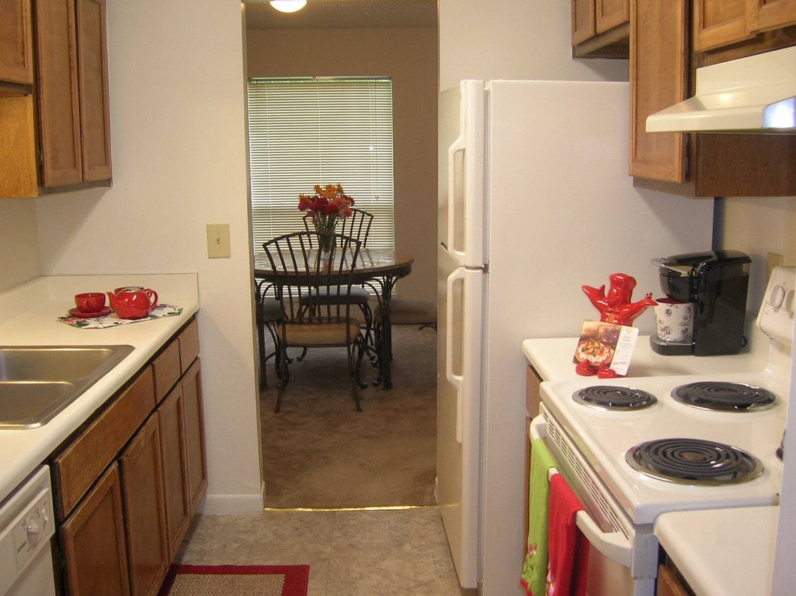 3 Bedroom Kitchen - Creekwood Apartments