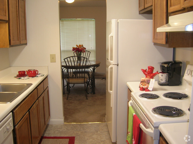3 Bedroom Kitchen - Creekwood Apartments