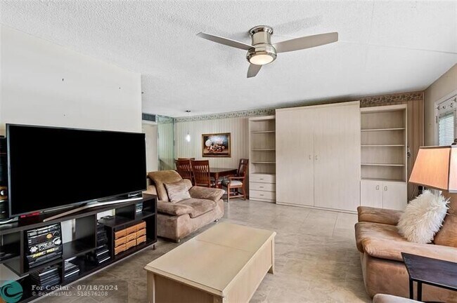 Building Photo - 2301 Lucaya Ln