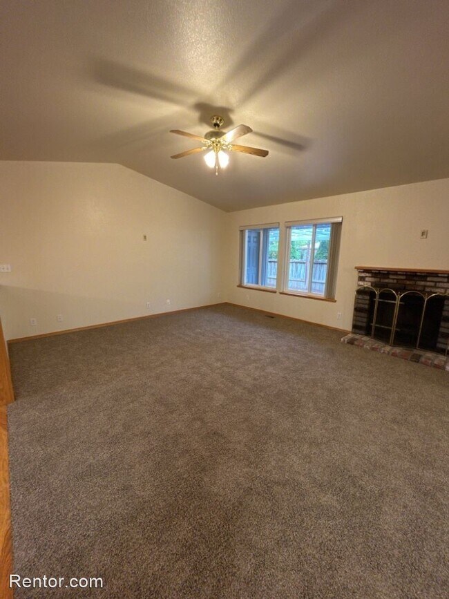 Foto del edificio - 3 br, 2 bath House - 4163 Cedar Street