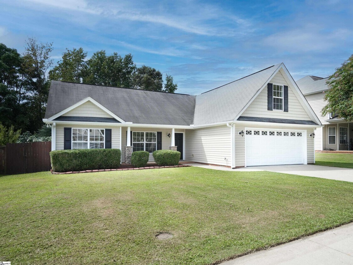 Primary Photo - 21 Whitethorn Ln