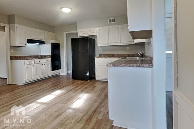 Building Photo - 2888 Baywood Dr