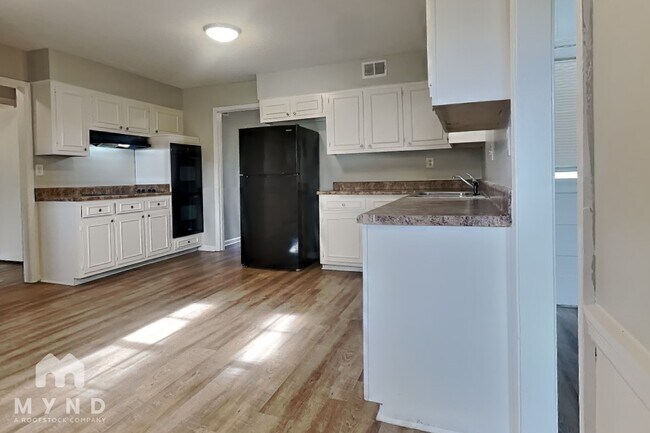Foto del edificio - 2888 Baywood Dr