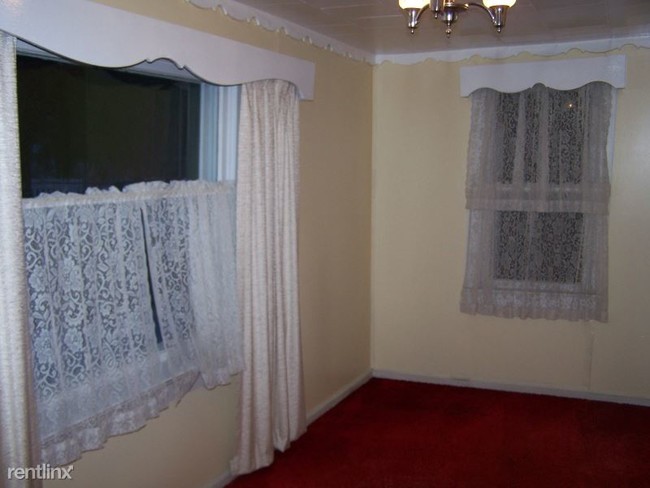 Foto del edificio - 3 br, 1 bath House - 240 north main st