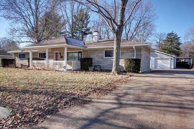 Building Photo - 26 Lake Knolls Dr