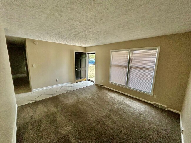 Building Photo - Newly Remodeled 4-Bedroom, 3-Bath with Fin...