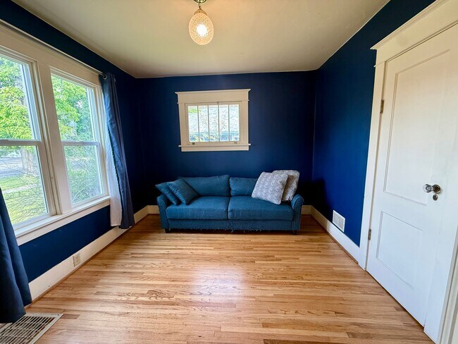 Foto del edificio - Stunning 3 Bed / 2 Bath Home on 10th Street!