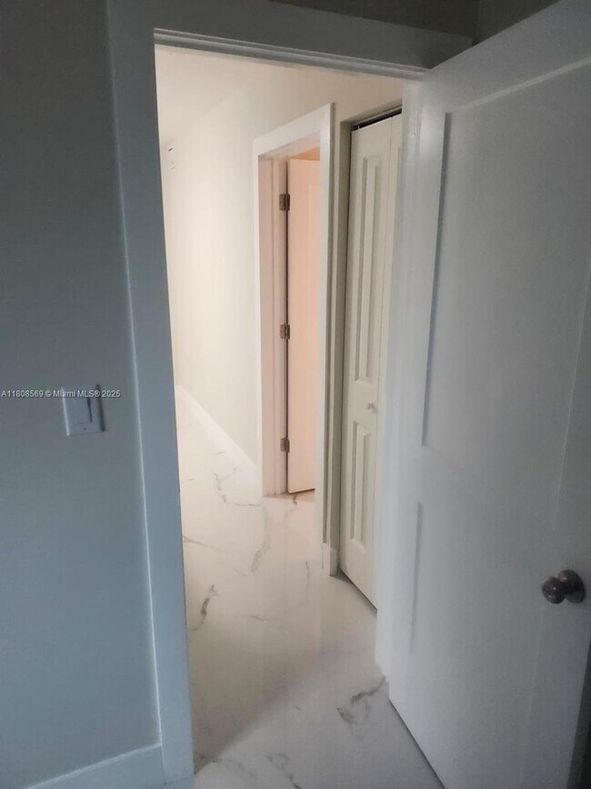 Foto del edificio - 3130 NW 160th St