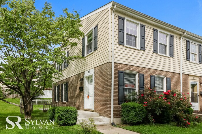 Primary Photo - Lovely 3BR 2BA duplex is ready for new occ...