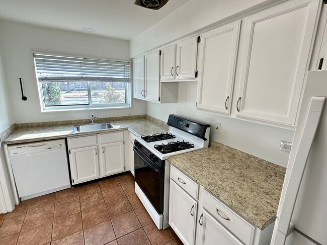 Foto del edificio - Rarely available 3-Bed, 2-Bath condo in th...