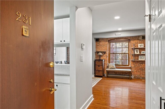 Building Photo - 555 S Water St