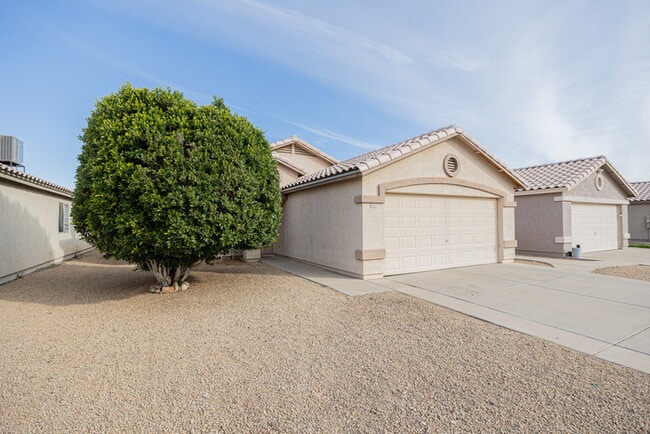 Building Photo - 10864 W Devonshire Ave