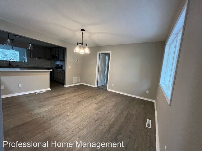 Foto del edificio - 4 br, 3 bath House - 320 N Ward Pkwy