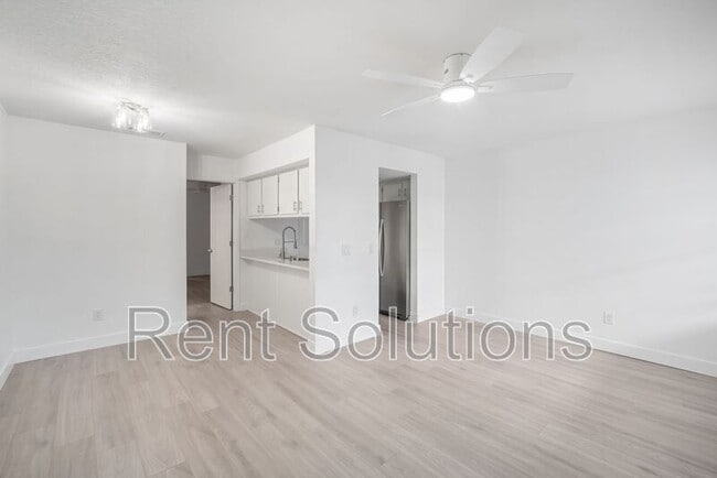 Foto del edificio - 4928 W Gandy Blvd