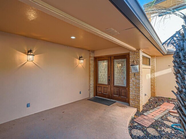 Building Photo - 620 Hi Stirrup