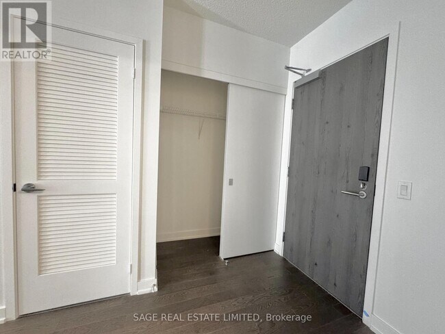 Photo du bâtiment - 25 Richmond St E