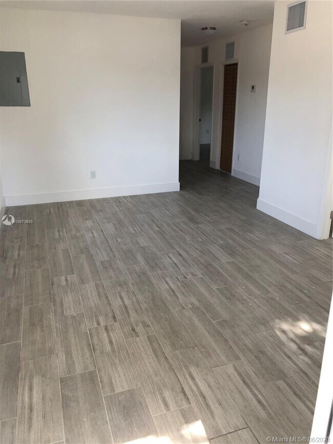 Foto del edificio - 3183 NW 5 Ave