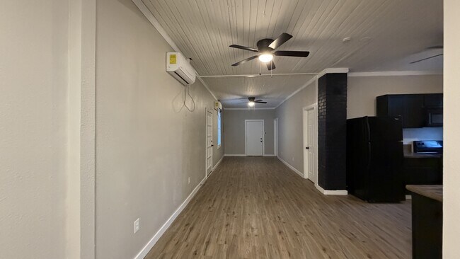 Foto del edificio - 1401 Monterey St