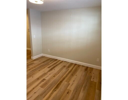 Building Photo - 36 Gibbs St