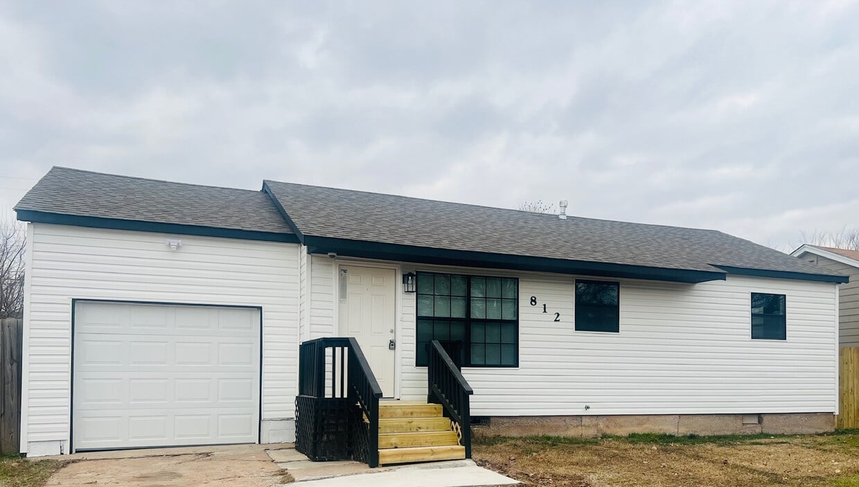 Primary Photo - 812 NW 34th St