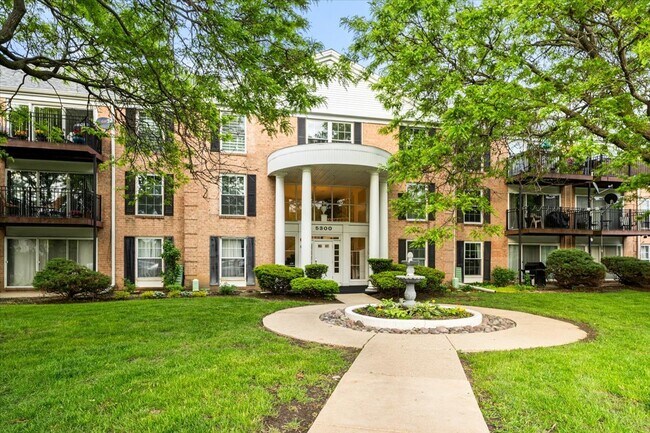 Foto del edificio - 5300 Carriage Way Dr