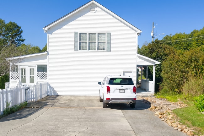 Photo - 5901 Barbados Ln House