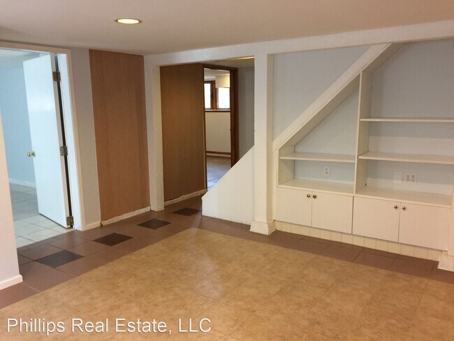 Foto del edificio - 2 br, 1 bath House - 2412 24TH AVENUE E