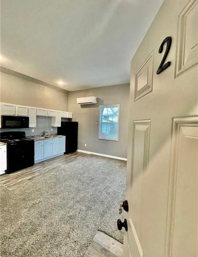Building Photo - 323 N Ash-