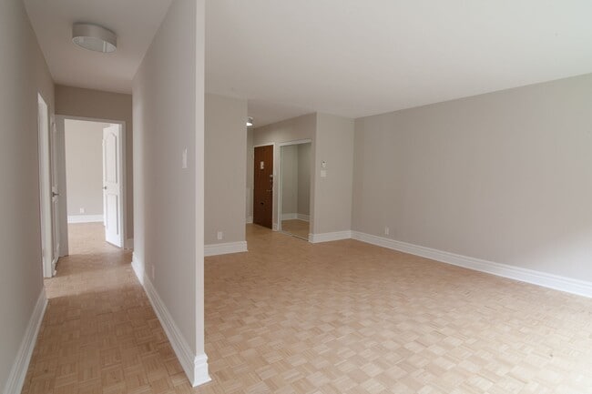 Building Photo - 4555 Av. Bonavista