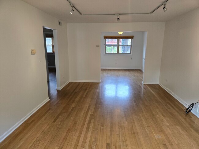 Foto del edificio - 1700-2 Chase St