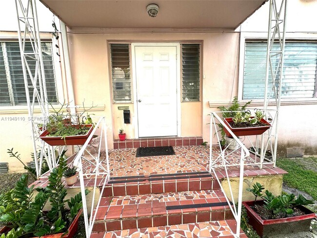 Foto del edificio - 433 Santander Ave