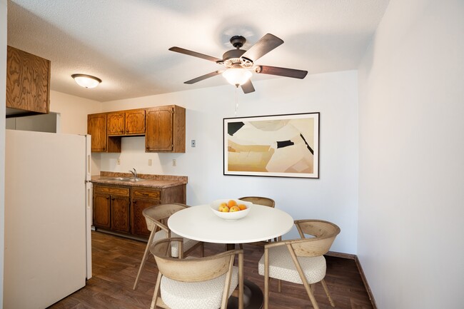 Eagan, MN Glen Pond Apartments | Dining - Glen Pond