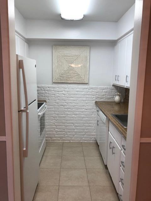 Building Photo - 371 SW 8th St