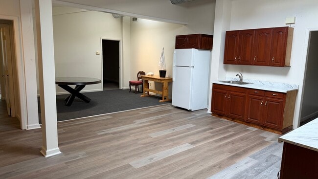 Building Photo - 465 Blossom Rd