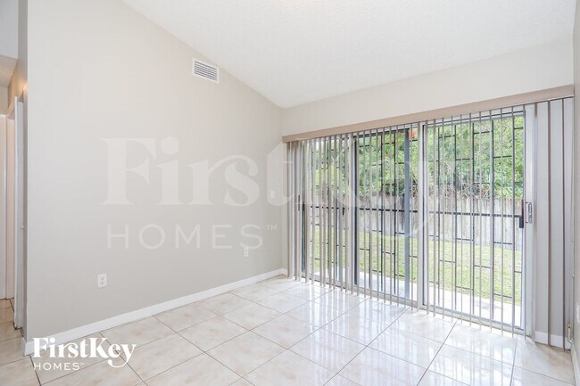 Foto del edificio - 3410 NW 203rd St