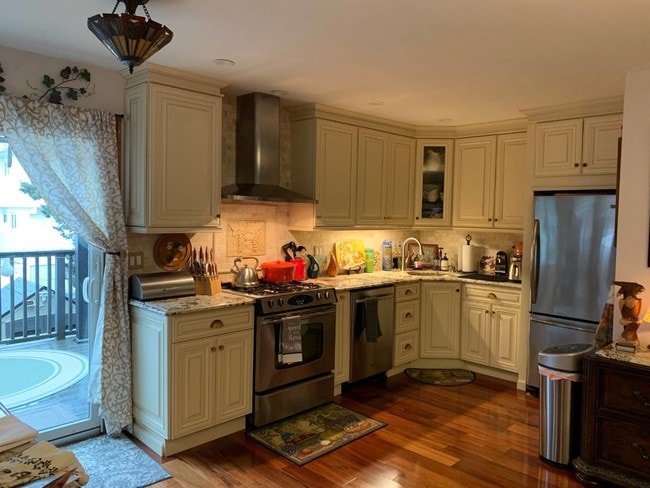 Building Photo - 348 Dongan Hills Ave
