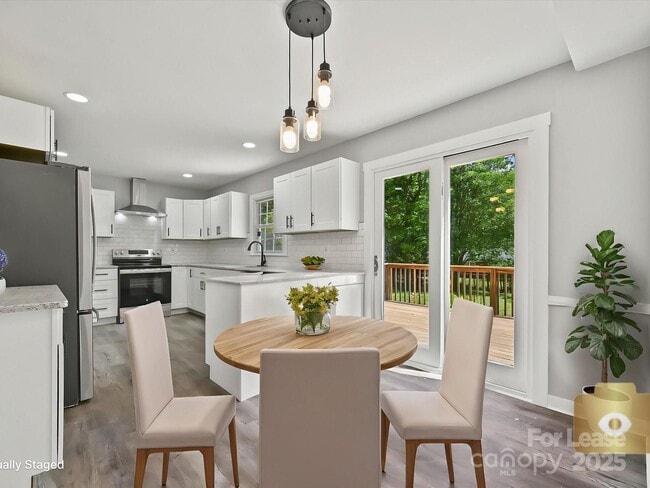 Foto del edificio - 2544 Cedarwild Rd