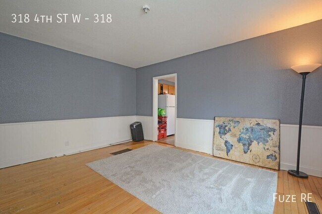 Foto del edificio - 318 4th St W