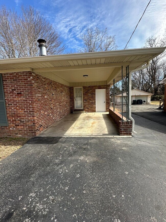 Foto del edificio - 3304 Southgate Dr